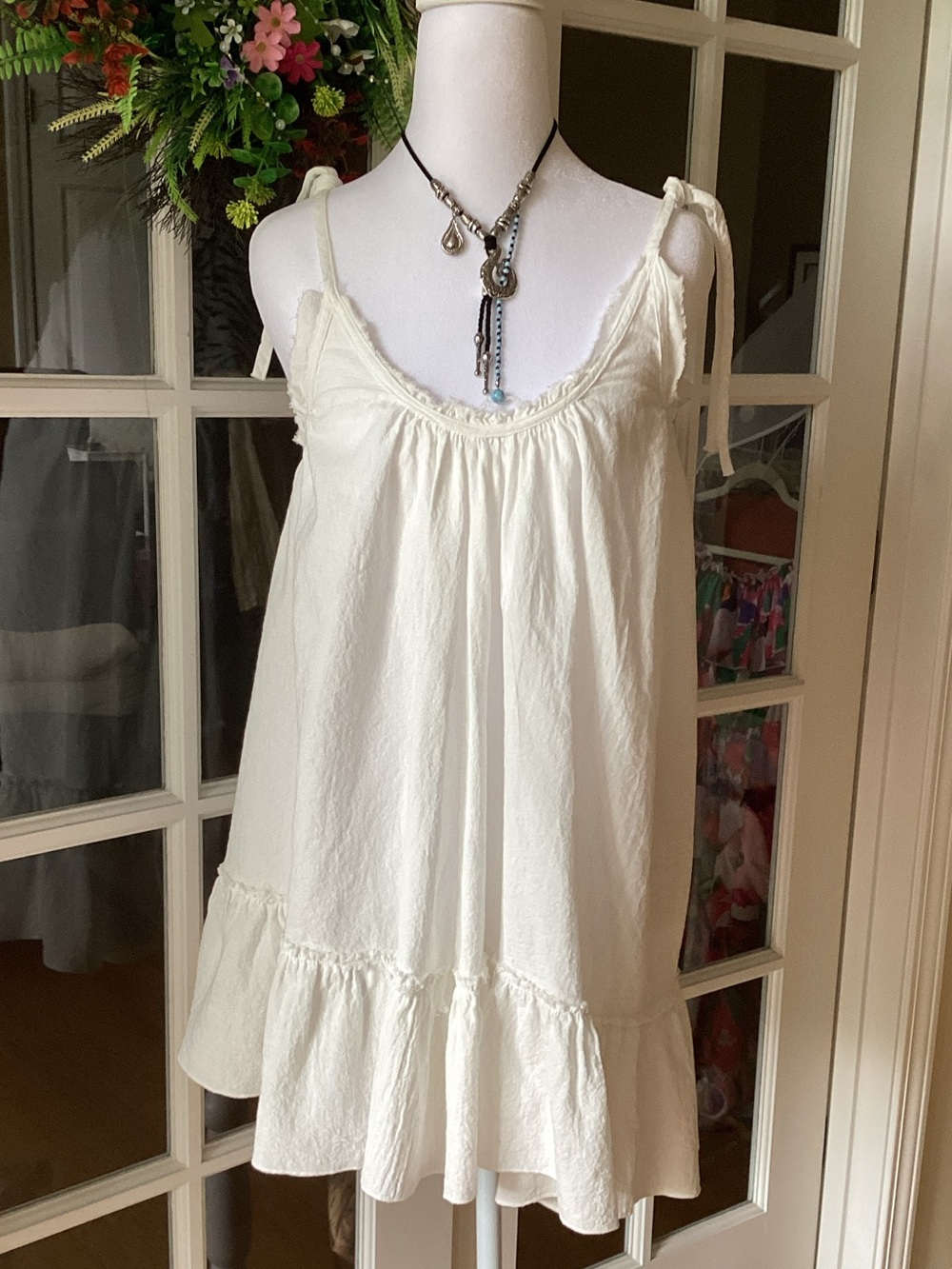 Source Unknown Cream Mini Dress with Ruffle Hem